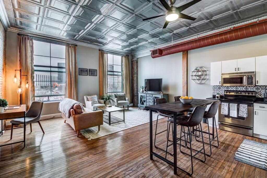 Good Vibes Loft - Dt Cle Walk To All The Stadiums Cleveland Bagian luar foto